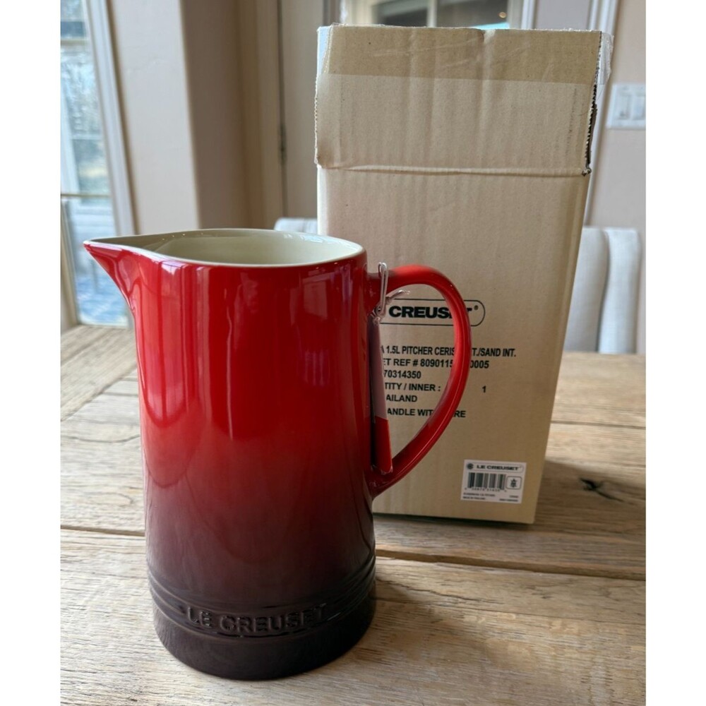 Le Creuset Stoneware Scandinavia 1.6 qt Pitcher Cerise Cherry Red NEW